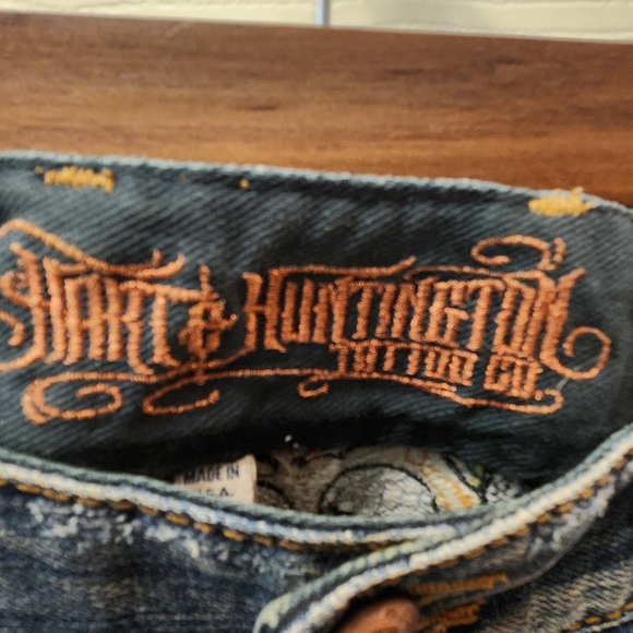 Hart & Huntington Tattoo Co Embroidered Skull & Keys Low Rise Jeans Size 26 - Picture 4 of 6